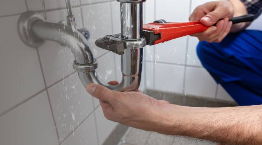 Expert burst pipe repair services in Zanoni, MO